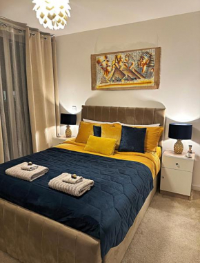 Spacious 2 bed flat next to Elizabeth line